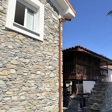 La Quintana De Pola 別荘
